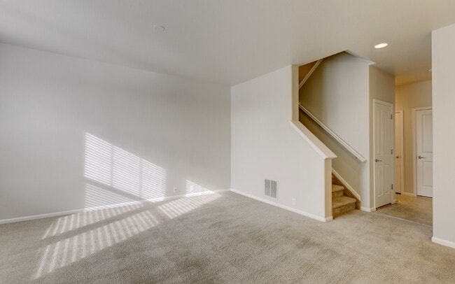 Building Photo - Comfortable 3-Bedroom Townhome in Cross Cr...