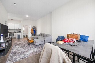 Building Photo - 951 Wyckoff Ave