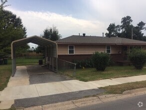 Building Photo - 1000 Bishop Lindsey Ave