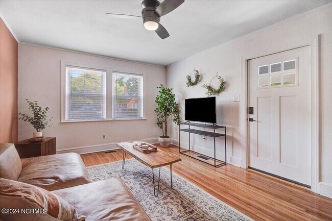 Foto del edificio - 910 E Mulberry St
