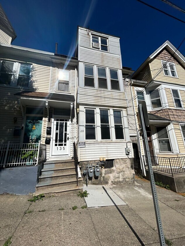 Primary Photo - 135 S. 10th Street