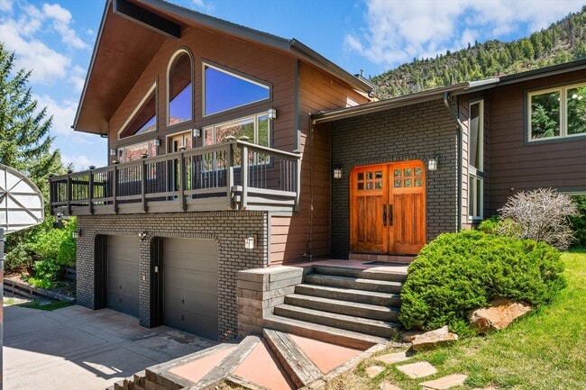 Foto del edificio - 377 Crystal Ln