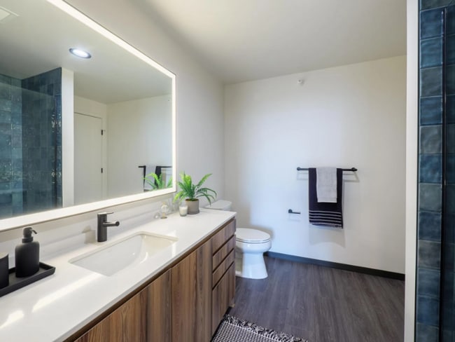 Foto del edificio - 1601 W Lake St