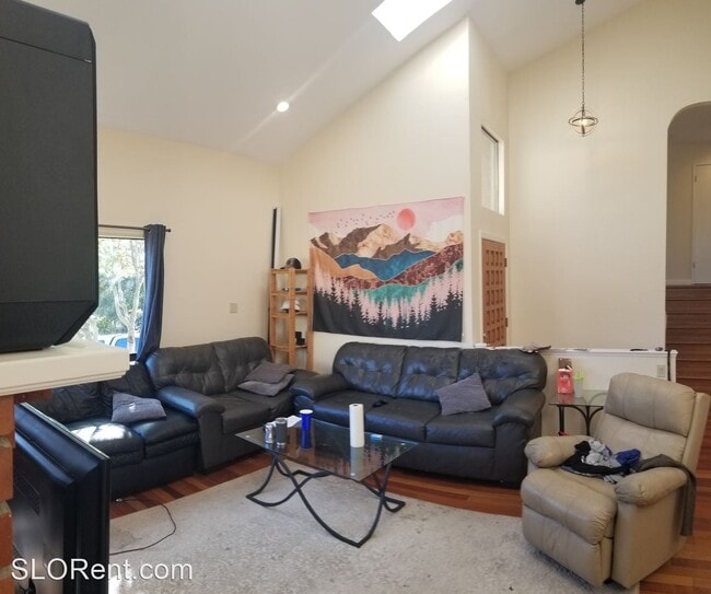Building Photo - 6 br, 4 bath House - 611 Luneta Drive