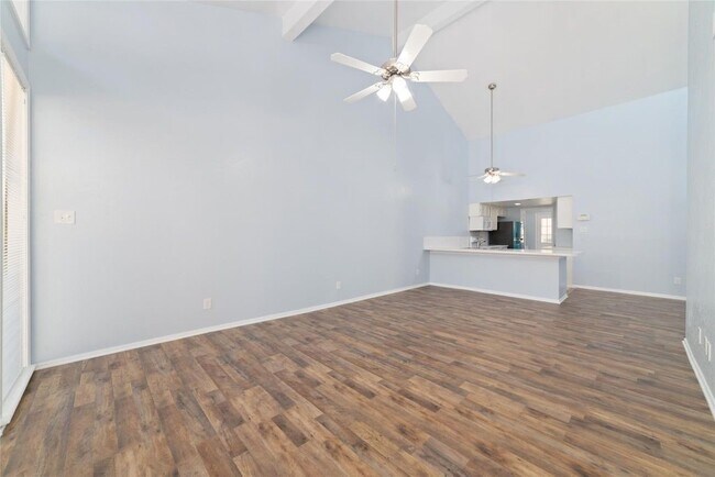 Foto del edificio - 17 April Point Dr N