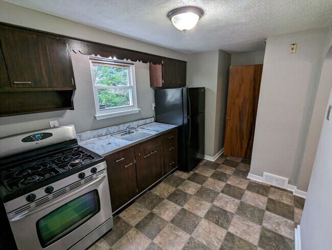 Foto del edificio - Cozy Single-Family Home with 2 Bedrooms an...