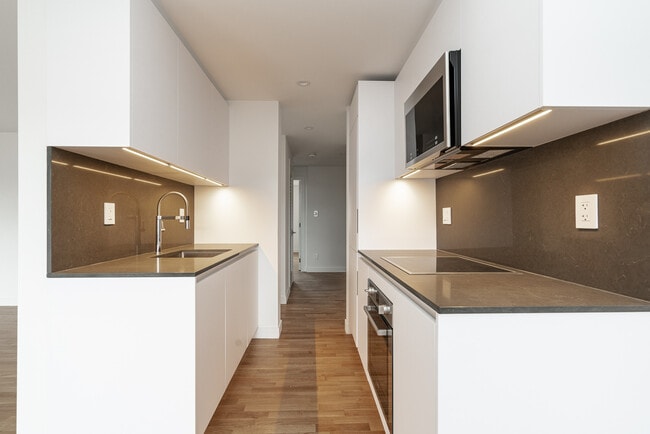 Building Photo - 501 Kingston Rd