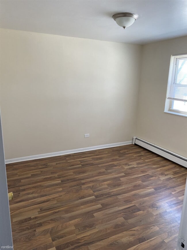 Building Photo - 1 br, 1 bath  - 8321 S King Dr 8331-3B