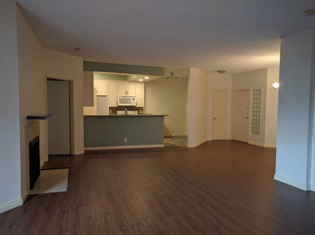Building Photo - 10021 Tabor St