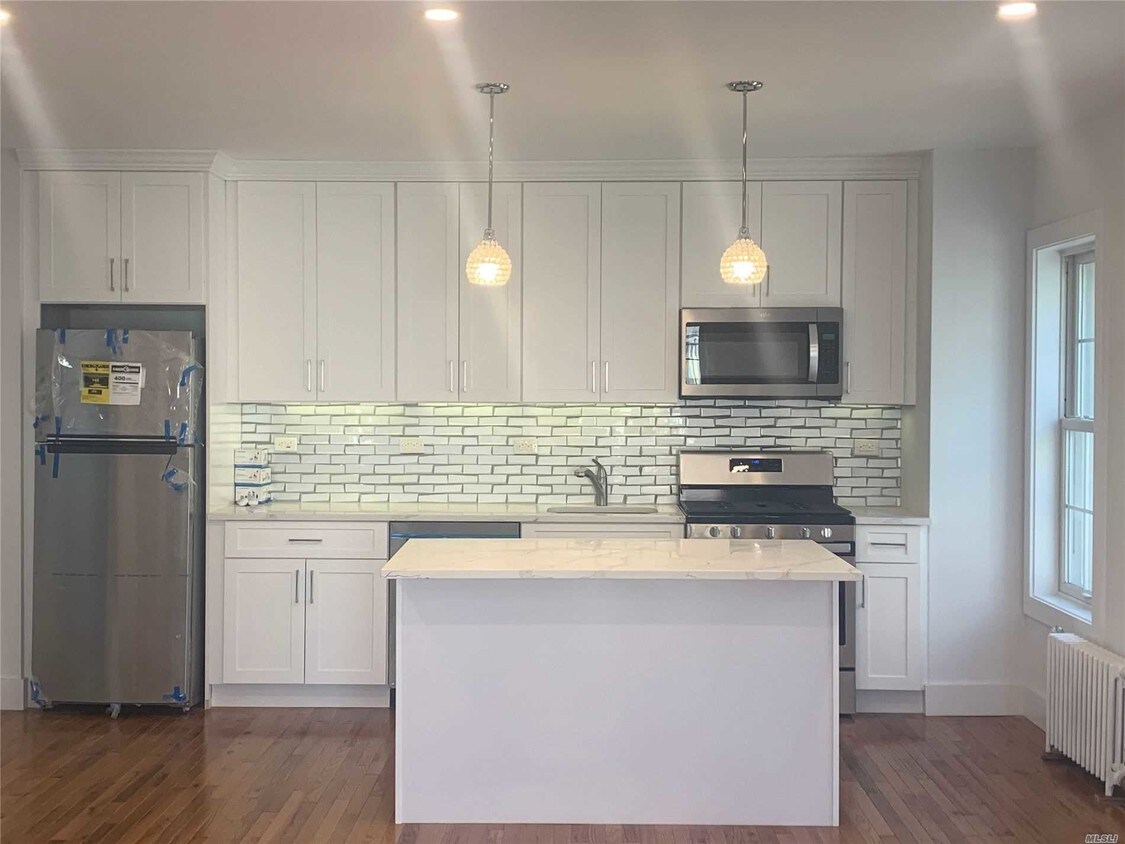 Foto principal - 24-08 Ditmars Blvd