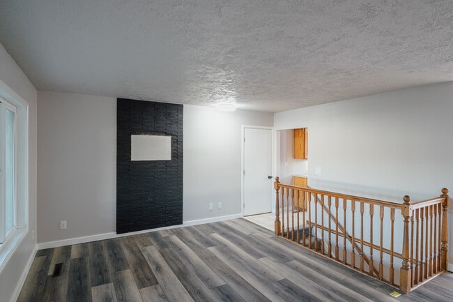 Building Photo - 284 N 45th E