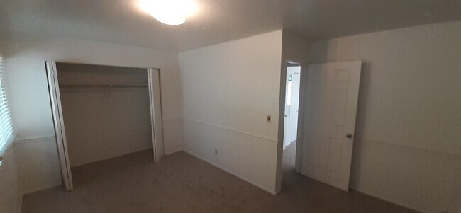 Building Photo - 700 North Homestead Dr