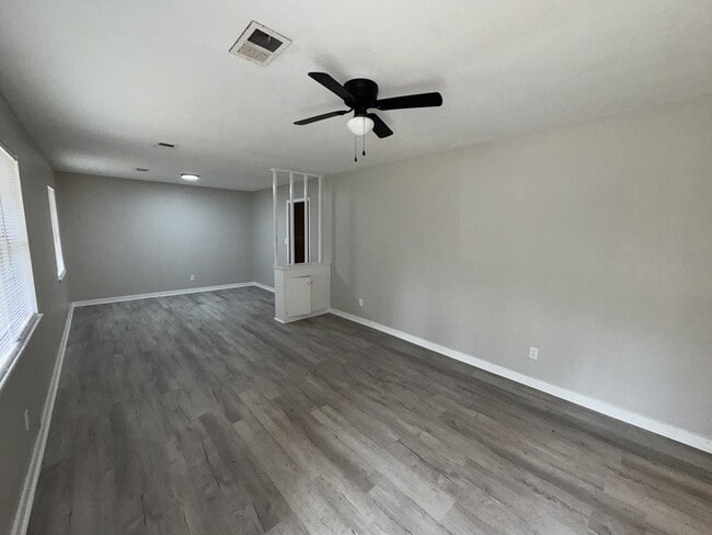 Photo - 1126 Barbara Ann Dr House