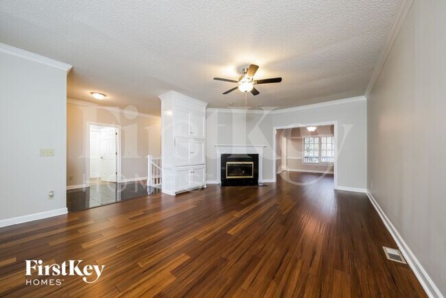 Foto del edificio - 914 Flicker Ln