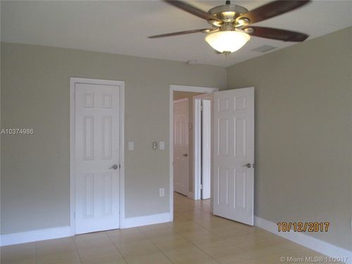 Foto del edificio - 50 Park Dr