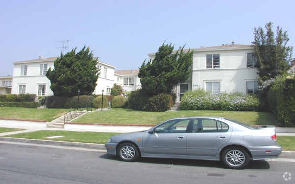 Primary Photo - 4705 Ambrose Ave