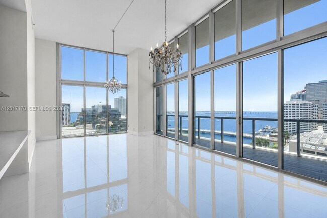 Foto del edificio - 495 Brickell Ave