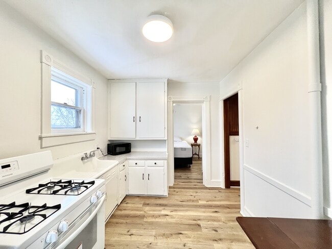 Building Photo - 420 N Jackson St