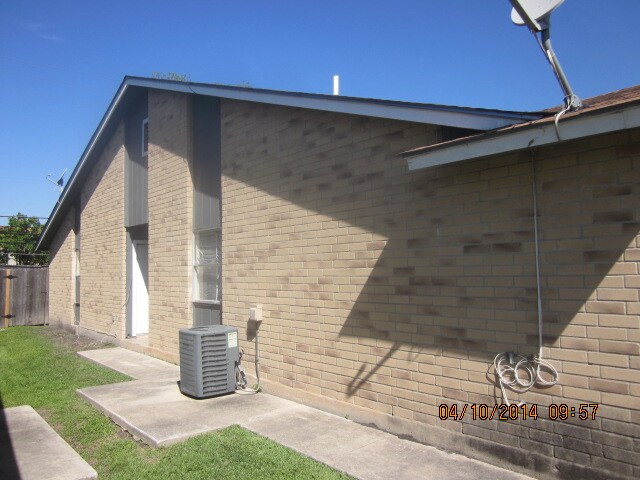 Foto del edificio - 5515 Lochmoor