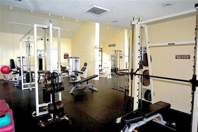Foto del edificio - 2214 S Cypress Bend Dr