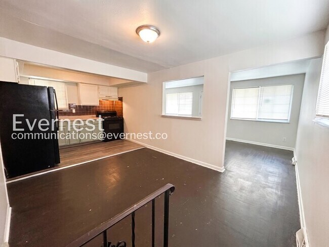 Foto del edificio - 6102 St Paul Pl