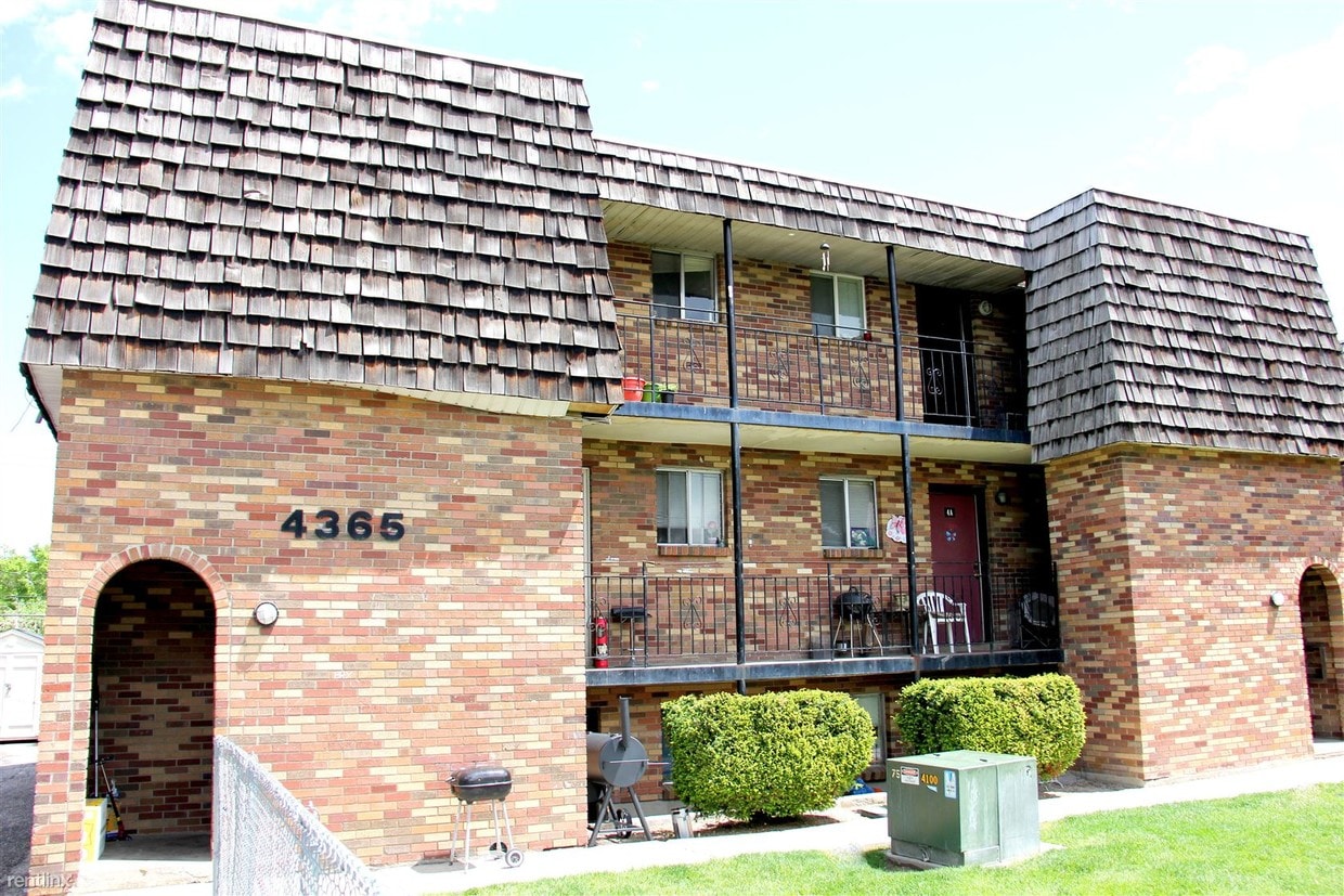 Primary Photo - 4371 S Fairbourne Ave