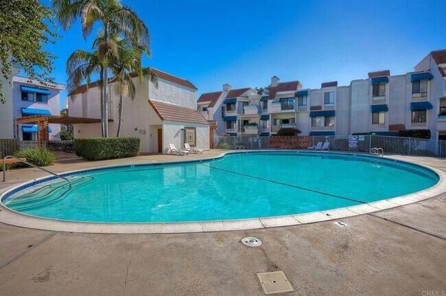 Foto del edificio - 8338 Regents Rd