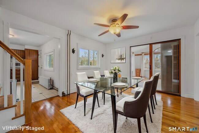 Foto del edificio - 24 N Main St