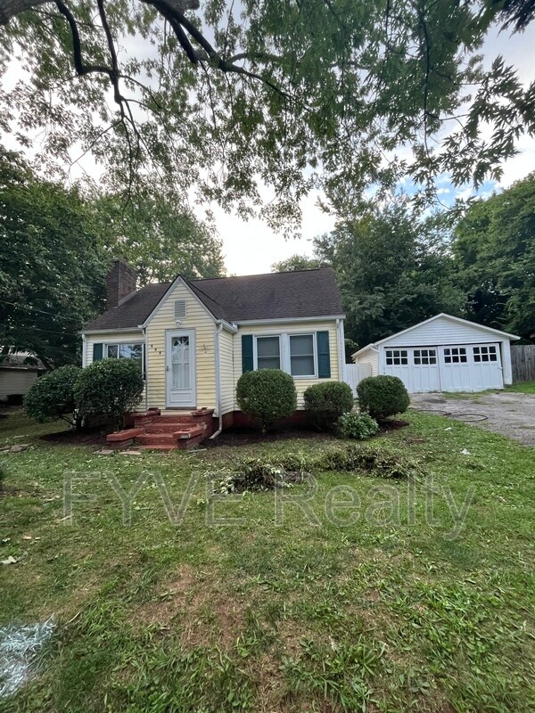 Building Photo - 409 Durbin Dr NE