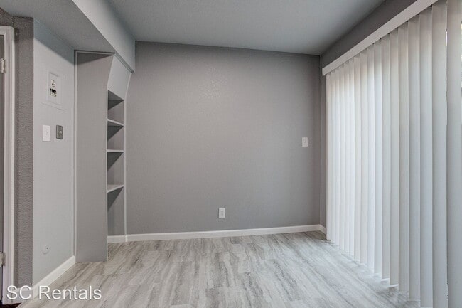 Building Photo - 526 S Howes St