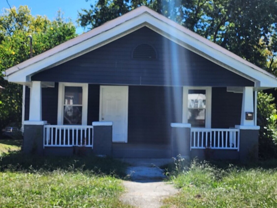 Foto principal - Knoxville 37914 - 3 bedroom 2 bath home - ...