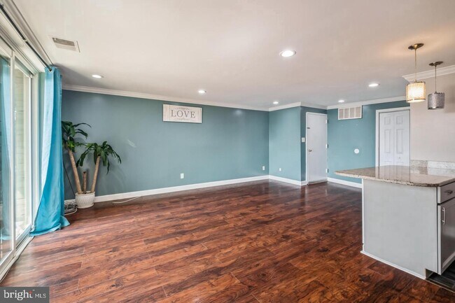 Foto del edificio - 3327 Huntley Sq Dr