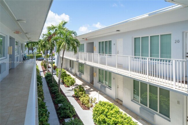 Foto del edificio - 7315 Carlyle Ave