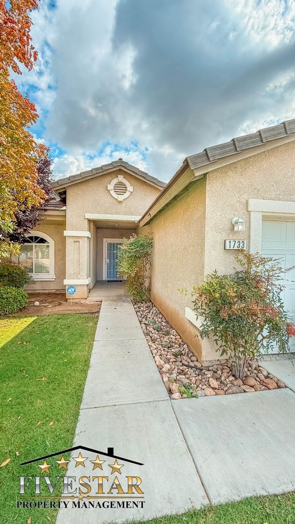 Building Photo - 1733 Pyxis St