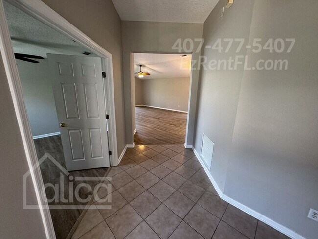 Foto del edificio - 1329 Fairway Village Dr