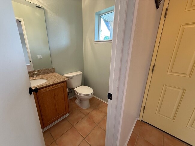 Building Photo - 3 Bedroom DuPont Home for Rent