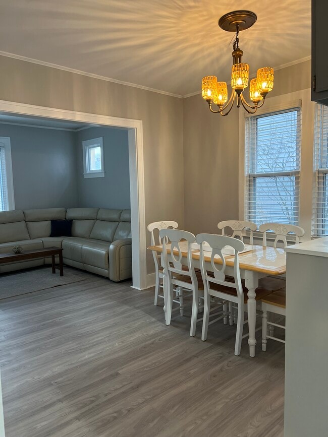 Building Photo - 2824 Parker St