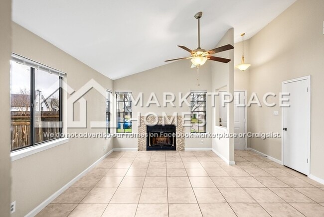 Building Photo - 1001 Greenbriar Loop