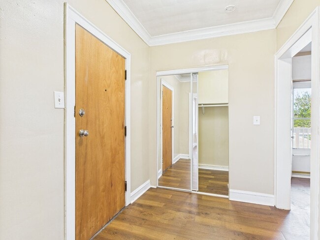 Building Photo - 4338 W Kamerling Ave