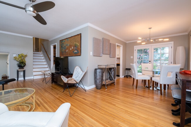 Foto del edificio - 312 Schoolwood Ln