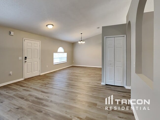 Building Photo - 2195 Marietta Ave