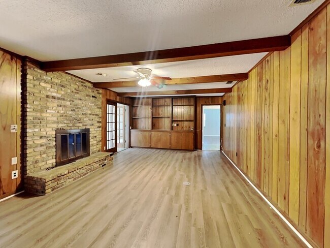 Foto del edificio - 265 W Lakeview Ave