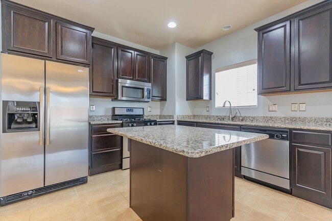 Building Photo - Inviting 4 Bed 2 Bath Home - Solar Panels & In The Golf Course Area!