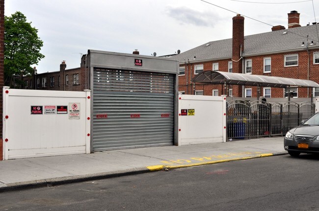Garage - 18715 Baisley Blvd