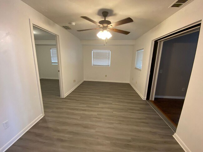 Building Photo - 1 Bedroom 1 Bath Cottage home in Deland fo...