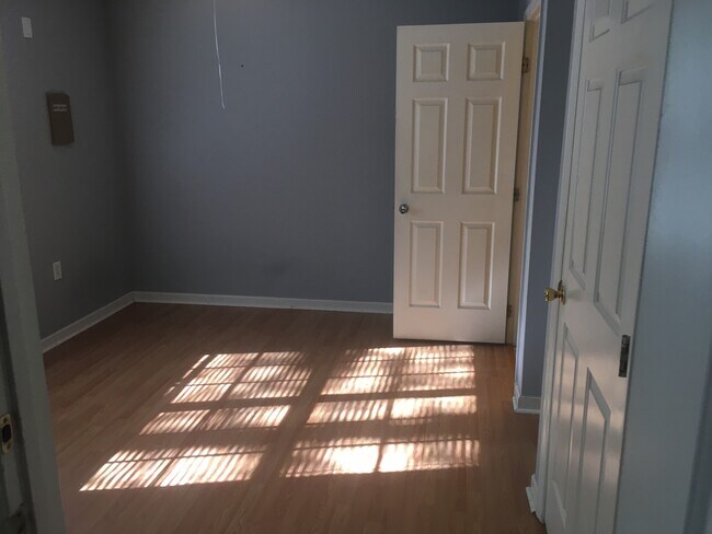 Private Bedroom - 1305 Kent Rd