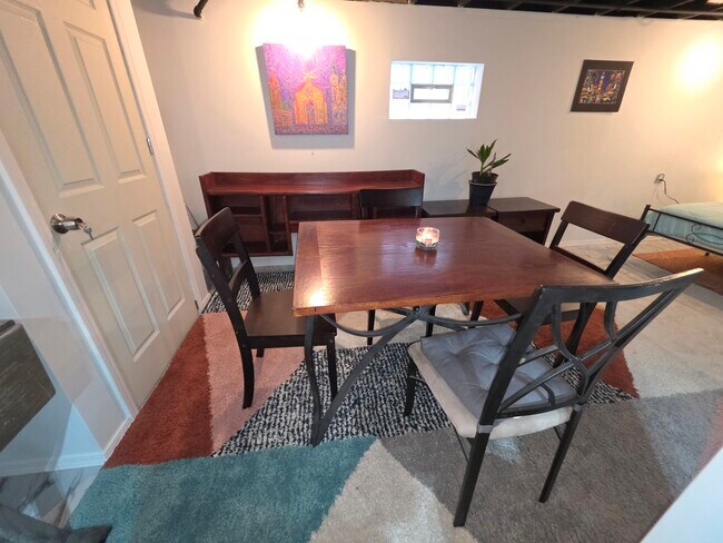 Foto del edificio - 3921 E Layton Ave