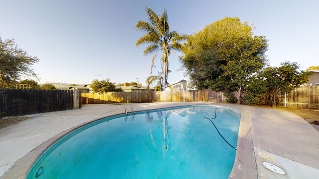Foto del edificio - 7BD/3BA, Great Backyard w/ POOL!!!