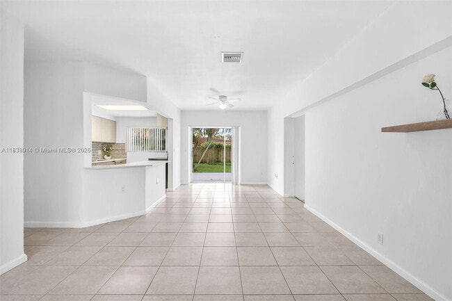 Foto del edificio - 1050 NE 156th St