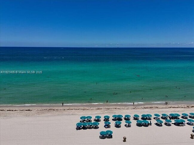 Foto del edificio - 16425 Collins Ave